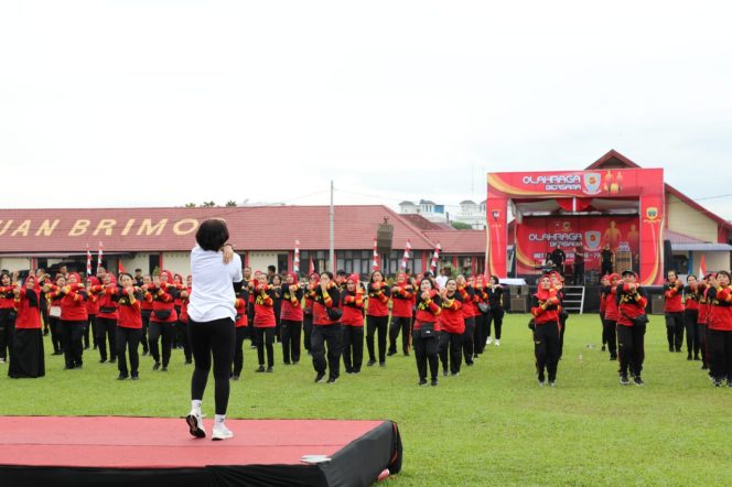 
					Dalam rangka memperingati Hari Ulang Tahun (HUT) ke-79 Korps Brimob Polri, Satuan Brimob Polda Sumatera Utara (Sumut) menggelar kegiatan olahraga bersama. Foto: Ist