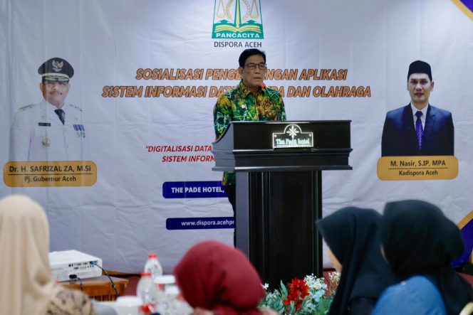 
					Plt Sekda Aceh, Drs. Muhammad Diwarsyah, M.Si., membuka Rapat Sosialisasi Pengembangan Aplikasi Sistem Informasi Data Pemuda dan Olahraga (SIDARA) yang digelar Dinas Pemuda dan Olahraga Aceh di Hotel The Pade, Aceh Besar, Senin, 4 November 2024. Foto: Ist