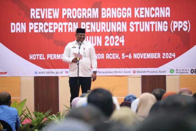 
					Pj Gubernur Aceh Dr. H. Safrizal ZA M.Si membuka sekaligus memberi sambutan pada Kegiatan Review Program Bangga Kencana dan Percepatan Penurunan Stunting Tahun 2024, Rabu, 6 November 2024 di Hotel Grand Permata Hati, Banda Aceh. Foto: Ist