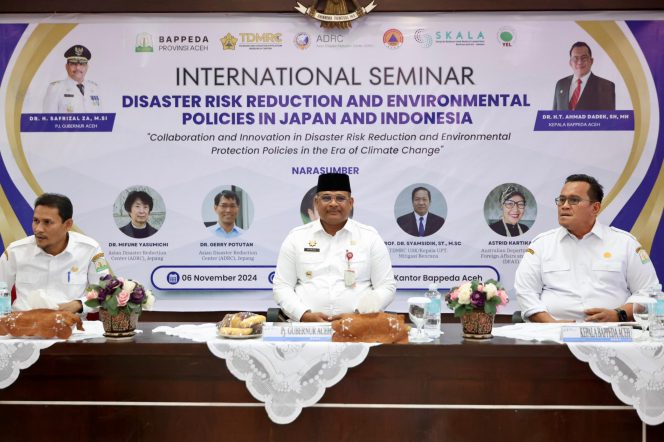 
					Penjabat Gubernur Aceh Dr. H. Safrizal ZA, M.Si., memberi sabutan sekaligus membuka Seminar Internasional Kebijakan Pengurangan Resiko Bencana dan Lingkungan di Jepang dan Indonesia, di Aula Kantor Bappeda Aceh, Rabu, 6 November 2024. Foto: Ist