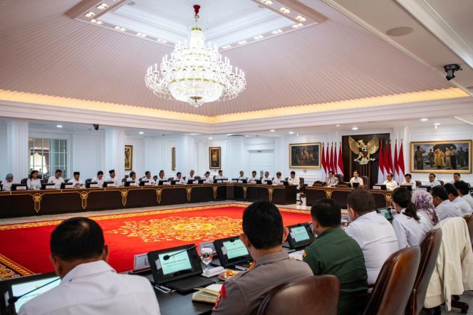 
					Presiden Prabowo Subianto memimpin Sidang Kabinet Paripurna, di Kantor Presiden, Kompleks Istana Kepresidenan, Jakarta, Rabu (06/11/2024). (Foto: Humas Setkab/Ibrahim)