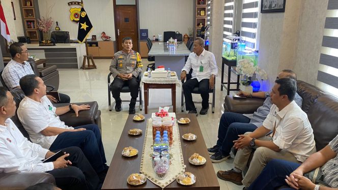 
					Wakapolda Aceh Brigjen Misbahul Munauwar, saat menerima audiensi Kepala Balai Besar TNGL di ruang kerjanya, Rabu, 6 November 2024. Foto: Dok. Polda Aceh