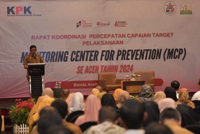 
					Plt. Sekda Aceh, Drs. Muhammad Diwarsyah, M. Si Membuka Rapat Koordinasi Percepatan Capaian Target Pelaksanaan Monitoring Center For Prevention (MCP) dengan Sekda dan  Inspektur Kab/Kota Se-Aceh di Hotel Hermes Palace, Senin, 11 November 2024. Foto: Ist