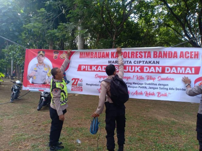 
					Polisi memasang imbauan - imbauan dalam bentuk tulisan di media spanduk yang ditempelkan di tempat- tempat keramaian dalam wilayah Polsek jajaran Polresta Banda Aceh, Senin (11/11/2024). Foto: Dok. Polresta Banda Aceh 