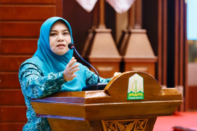 
					PJ Ketua TP- PKK Aceh Hj. Safriati,S. Si, M.Si Membuka acara Seminar Sekolah Keluarga Samara dengan tema menggapai pernikahan bahagia, sesuai syari’at dan Hukum Nasional,  di Anjong Mon Mata, pendopo Gubernur Aceh, Kamis, 14 November 2024. Foto: Ist