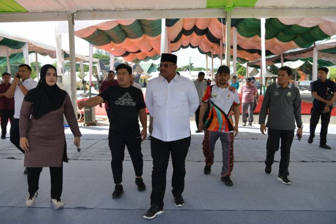 
					Pj. Gubernur Aceh, Dr. Safrizal, ZA. M. Si didampingi Plt. Sekda Aceh, Drs. Muhammad Diwarsyah, M. Si meninjau kesiapan tempat acara maulid raya nabi besar Muhammad, SAW di Taman Ratu Safiatuddin, Banda Aceh, Jumat, 15 November 2024. Foto : Ist