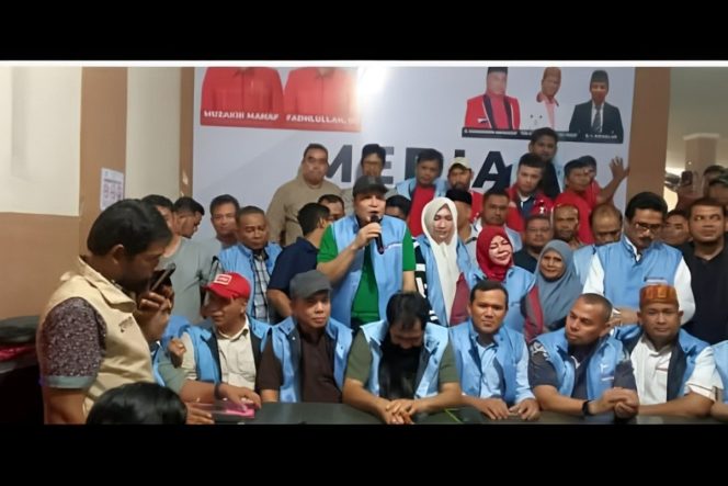 
					Mualem, dalam konferensi pers di Badan Pemenangan Mualem, Banda Aceh, Rabu, (27/11/2024) malam. Foto: Ist