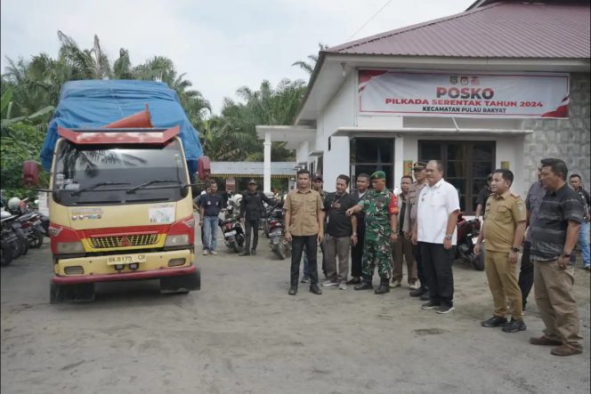 
					Menjelang H-1 Pilkada Serentak Tahun 2024 di Kabupaten Asahan, Wakil Bupati Asahan Taufik Zainal Abidin Siregar, S.Sos, M.Si dengan beberapa OPD melakukan peninjauan di beberapa Kecamatan di Kabupaten Asahan, Selasa (26/11/2024). Foto: Dok. Pemkab Asahan