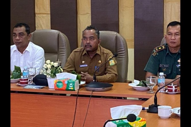 
					Asisten II Sekdakab H.M.Ali S.Sos MSi bersama unsur Forkopimda dan sejumlah Kepala OPD mengikuti Rakor rutin Pengendalian Inflasi di Aula Sanusi Wahab Kantor Bupati Aceh Besar, Kota Jantho, Senin (11/11/2024). Foto: Dok. Pemkab Aceh Besar