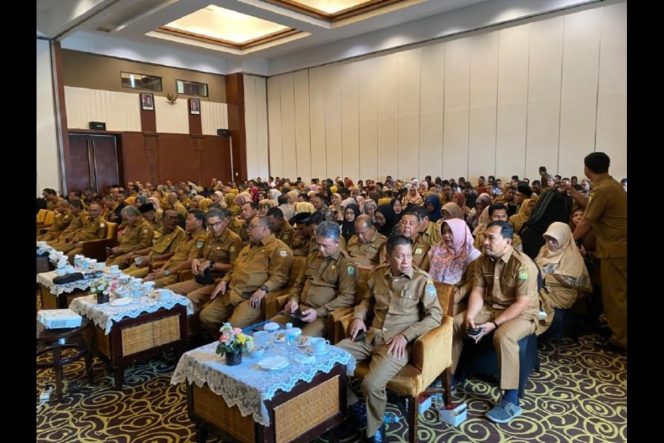 
					Asisten III Bidang Administrasi Umum Sekdakab Aceh Besar Jamaluddin, S.Sos, MM, mengikuti Rakor Percepatan Capaian MCP KPK se Provinsi Aceh Tahun 2024 di Hermes Hotel, Banda Aceh, Senin (11/11/2024). Foto: Dok. Pemkab Aceh Besar