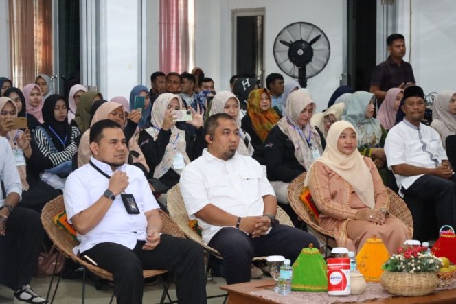 
					Pj Bupati Aceh Besar Muhammad Iswanto S.STP, MM mengikuti seremonial pembukaan pelatihan Green Creative Aceh Besar tahun 2024 di Gedung Dekranasda Aceh Besar, Gampong Gani Kecamatan Ingin Jaya, Jum'at (15/11/2024). FOTO/PROKOPIM PEMKAB ACEH BESAR