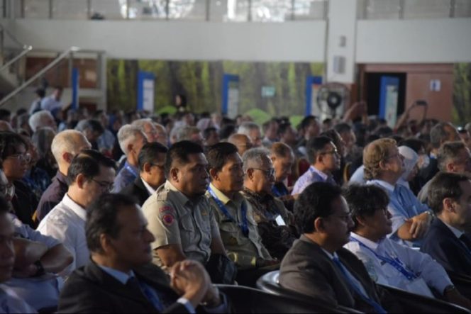 
					Kepala Pelaksana (Kalaksa) Badan Penanggulangan Bencana daerah (BPBD), Ridwan Jamil, SSos, MSi, mewakili Pj Bupati Aceh Besar, Muhammad Iswanto, SSTP, MM, menghadiri 2nd UNESCO IOC Global Peringatan 20 Tahun Tsunami Aceh 2024 di Balai Meuseuraya Aceh. Foto: Dok. Pemkab Aceh Besar