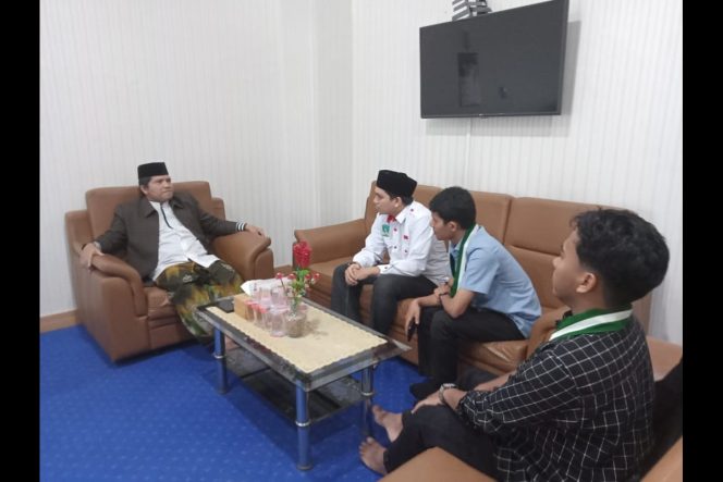 
					Kesatuan Aksi Mahasiswa Muslim Indonesia (KAMMI) Pengurus Wilayah (PW) Aceh melakukan kunjungan silaturahmi ke Majelis Permusyawaratan Ulama (MPU) Aceh pada Senin, 23 Desember 2024. Foto: Ist