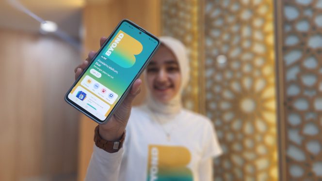 
					BSI dengan bangga memperkenalkan SuperApp terbarunya yaitu BYOND yang membawa kemudahan dan kecanggihan perbankan digital langsung ke genggaman tangan Anda. 