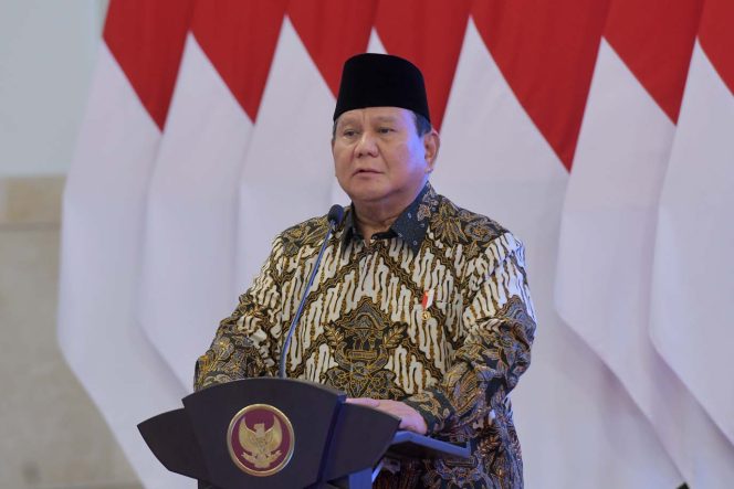 
					Presiden Prabowo Subianto saat Penyerahan Secara Digital Daftar Isian Pelaksanaan Anggaran (DIPA) dan Buku Alokasi Transfer ke Daerah (TKD) 2025 serta Peluncuran Katalog Elektronik Versi 6.0, di Istana Negara, Jakarta, Selasa (10/12/2024). (Foto: Humas/Oji)