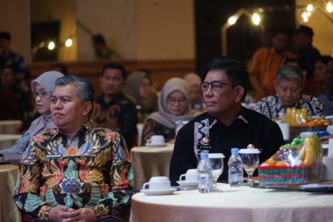 
					Pelaksana Tugas (Plt) Sekda Aceh, Drs. Muhammad Diwarsyah M.Si menghadiri Rapat Kerja Nasional (Rakernas) Forum Sekretaris Daerah Seluruh Indonesia (Forsesdasi) di Balikpapan, Kalimantan Timur, Kamis, 12 Desember 2024. Foto: Humas BPPA