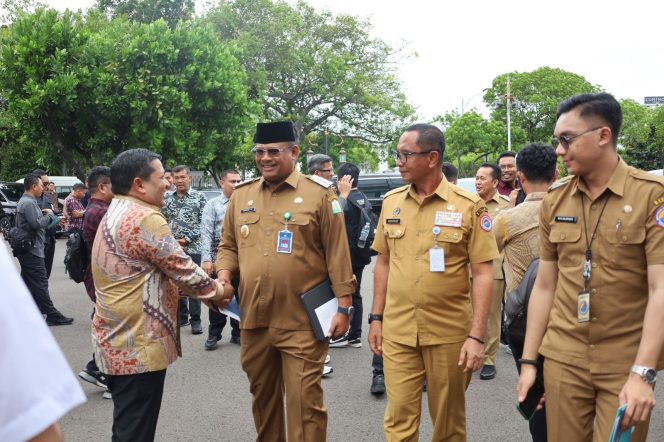 
					Penjabat Gubernur Aceh Dr H Safrizal ZA, M.Si menghadiri undangan Penyerahan Daftar Isian Pelaksanaan Anggaran (DIPA) dan Buku Alokasi Transfer ke Daerah (TKD) Tahun Anggaran 2025 Serta Peluncuran Katalok Elektronik Versi 6 Oleh Presiden Republik Indonesia Probowo Subianto di Istana Negara, Jakarta, Selasa, 10 Desember 2024. Foto: Ist