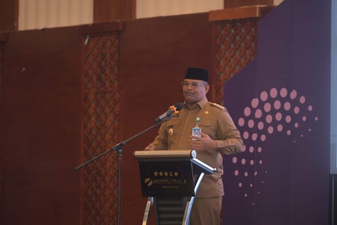 
					Penjabat Gubernur Aceh, Dr. H. Safrizal ZA, M.Si, menjadi pembicara dalam Aceh Youth Business Forum 2024 yang digelar DMPTSP Aceh, Senin, 9 Desember 2024. Foto: Ist