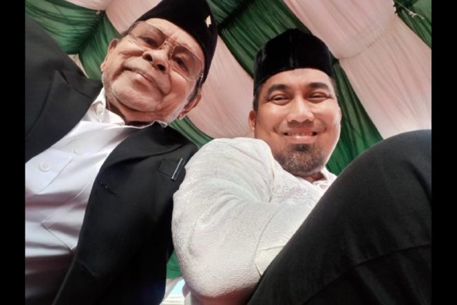 
					Pj Bupati Aceh Besar Muhammad Iswanto SSTP MM bersama Alm Karimum Usman, di Kota Jantho, beberapa waktu lalu. FOTO/ DOK PEMKAB ACEH BESAR